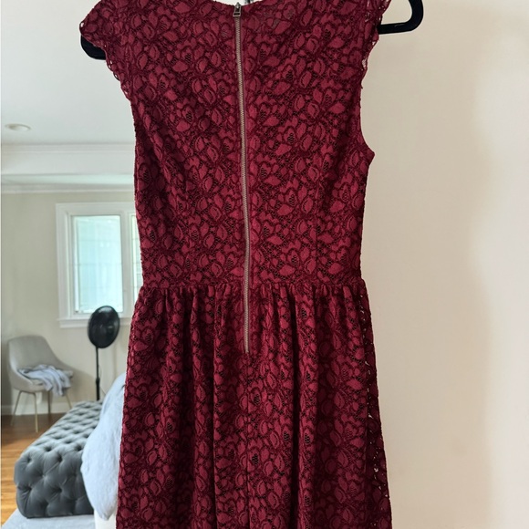 Talula | Lace Dress - Burgundy - Picture 3 of 3
